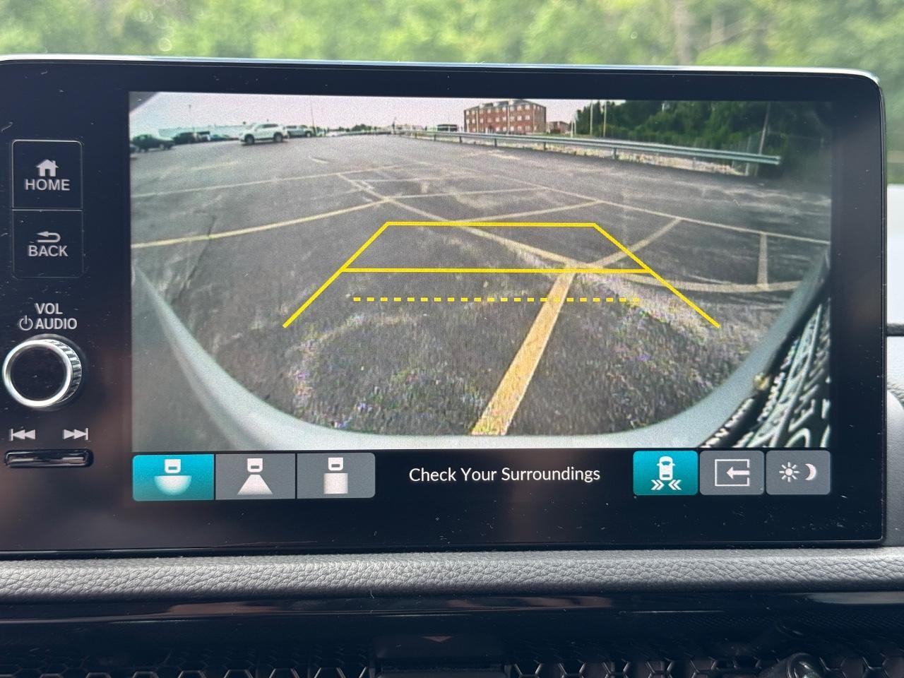 Honda CR-V Vehicle Full-screen Gallery Image 25