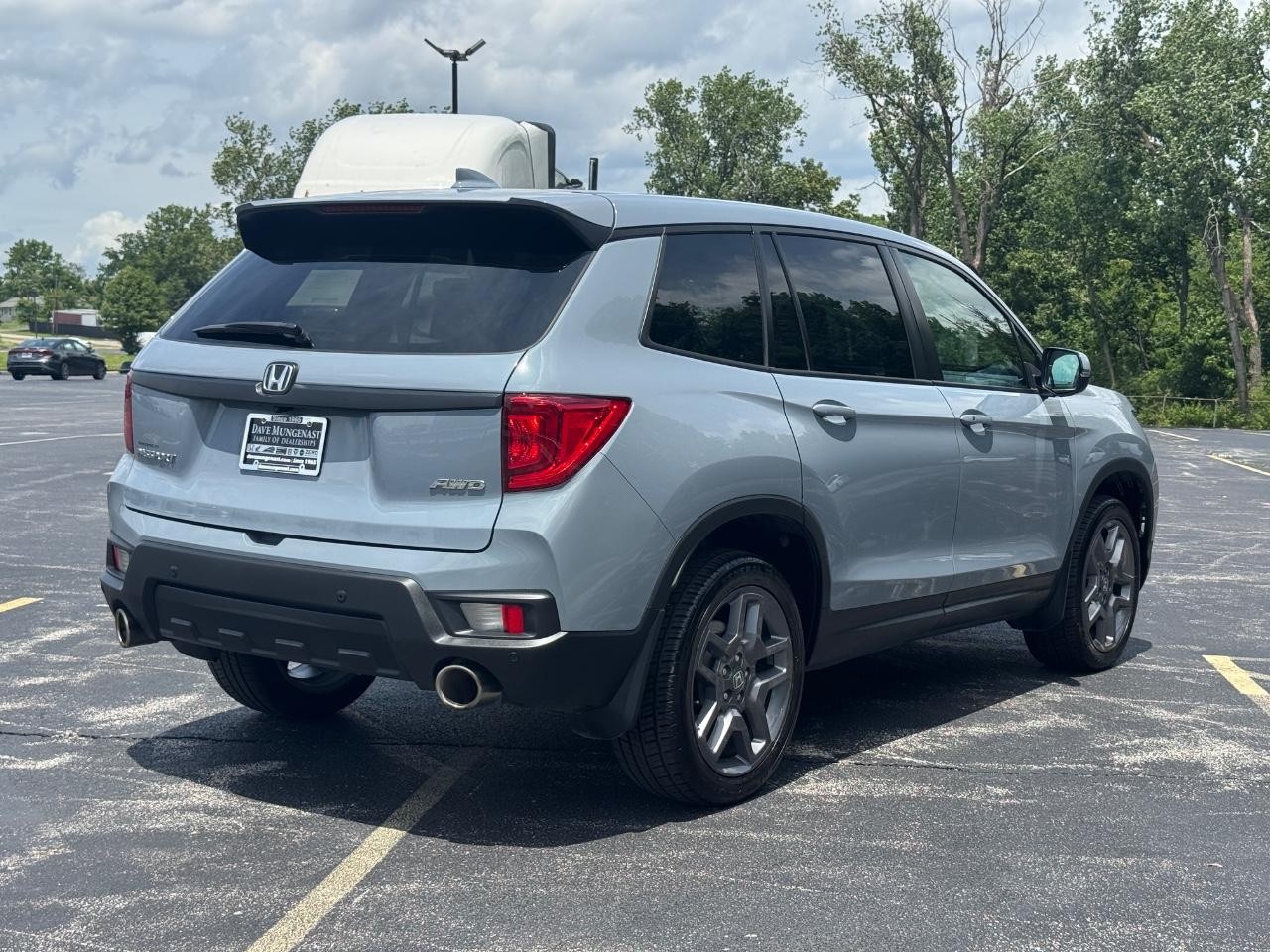 Honda Passport Vehicle Full-screen Gallery Image 04