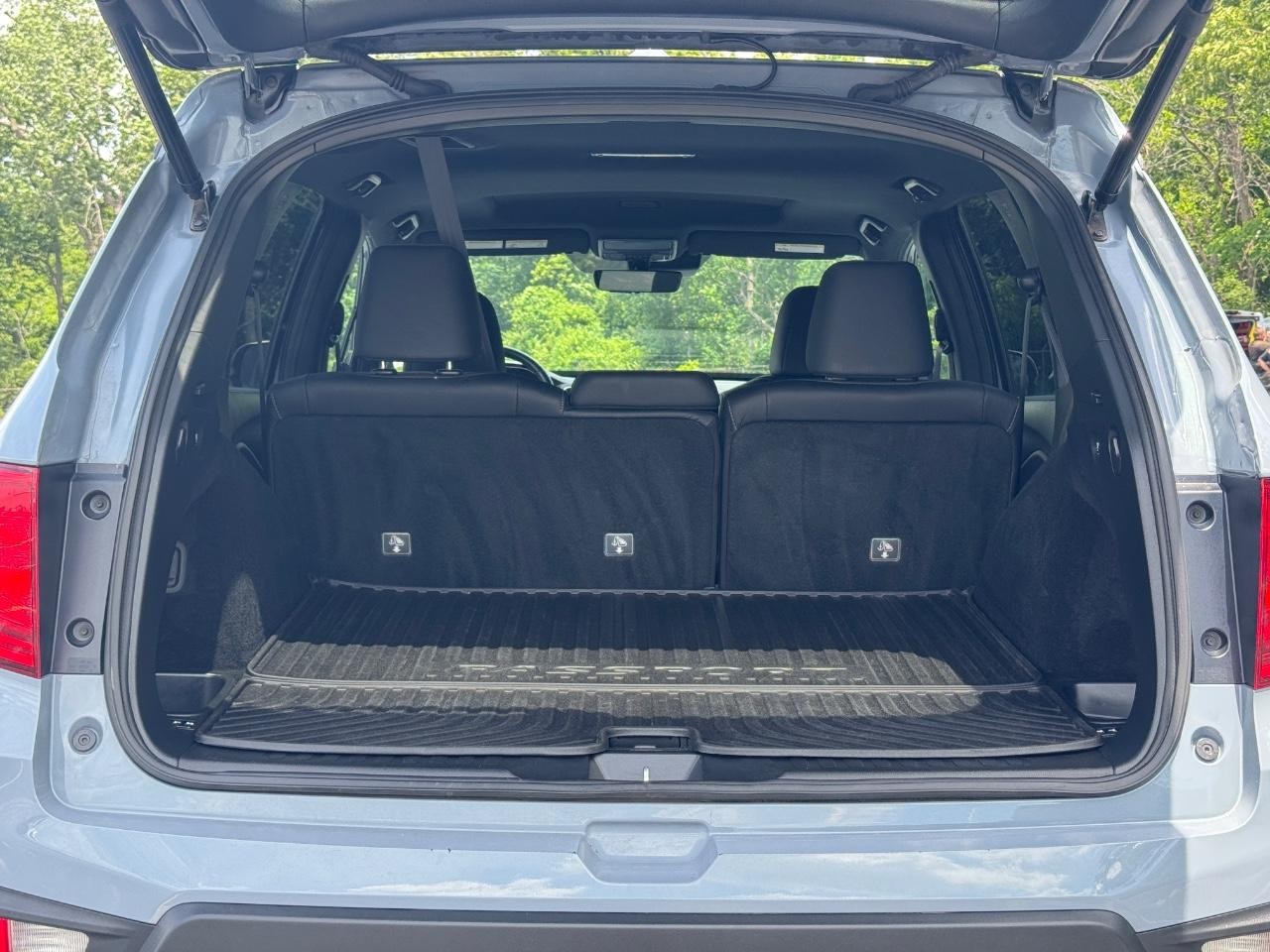 Honda Passport Vehicle Full-screen Gallery Image 05