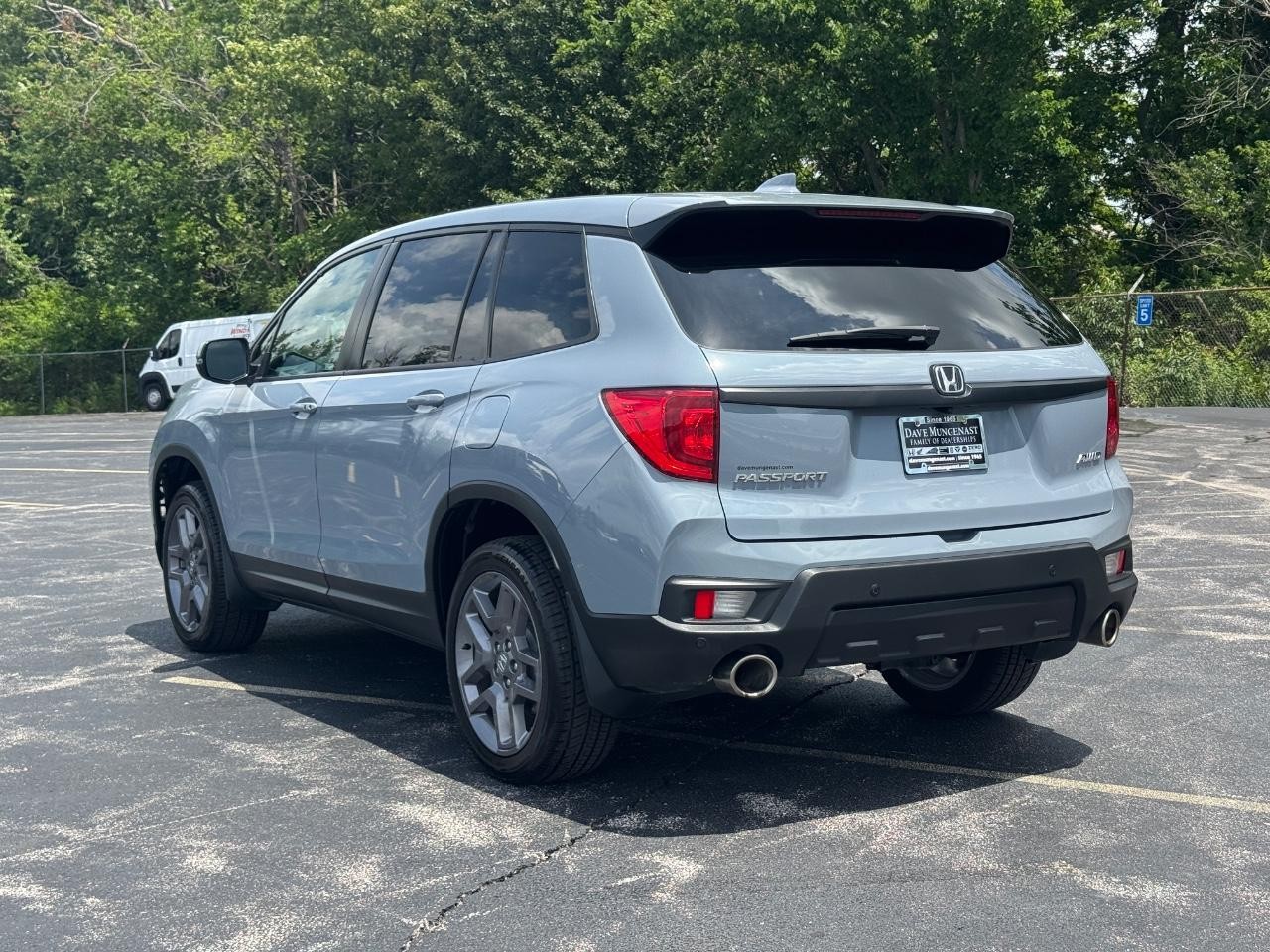 Honda Passport Vehicle Full-screen Gallery Image 07