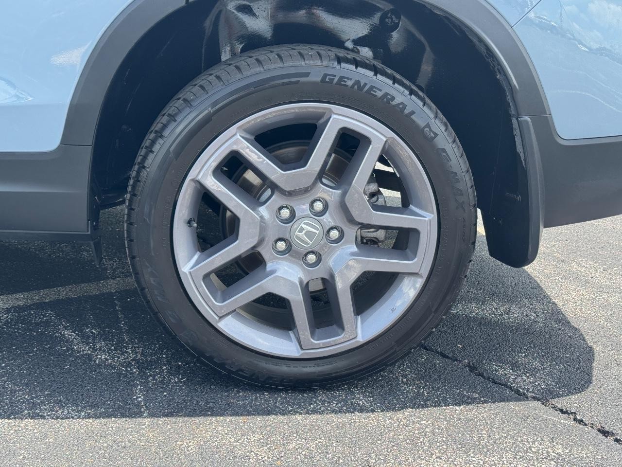 Honda Passport Vehicle Full-screen Gallery Image 08