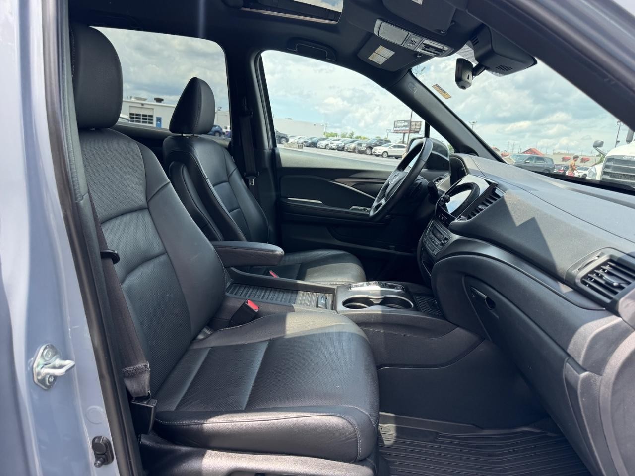 Honda Passport Vehicle Full-screen Gallery Image 18