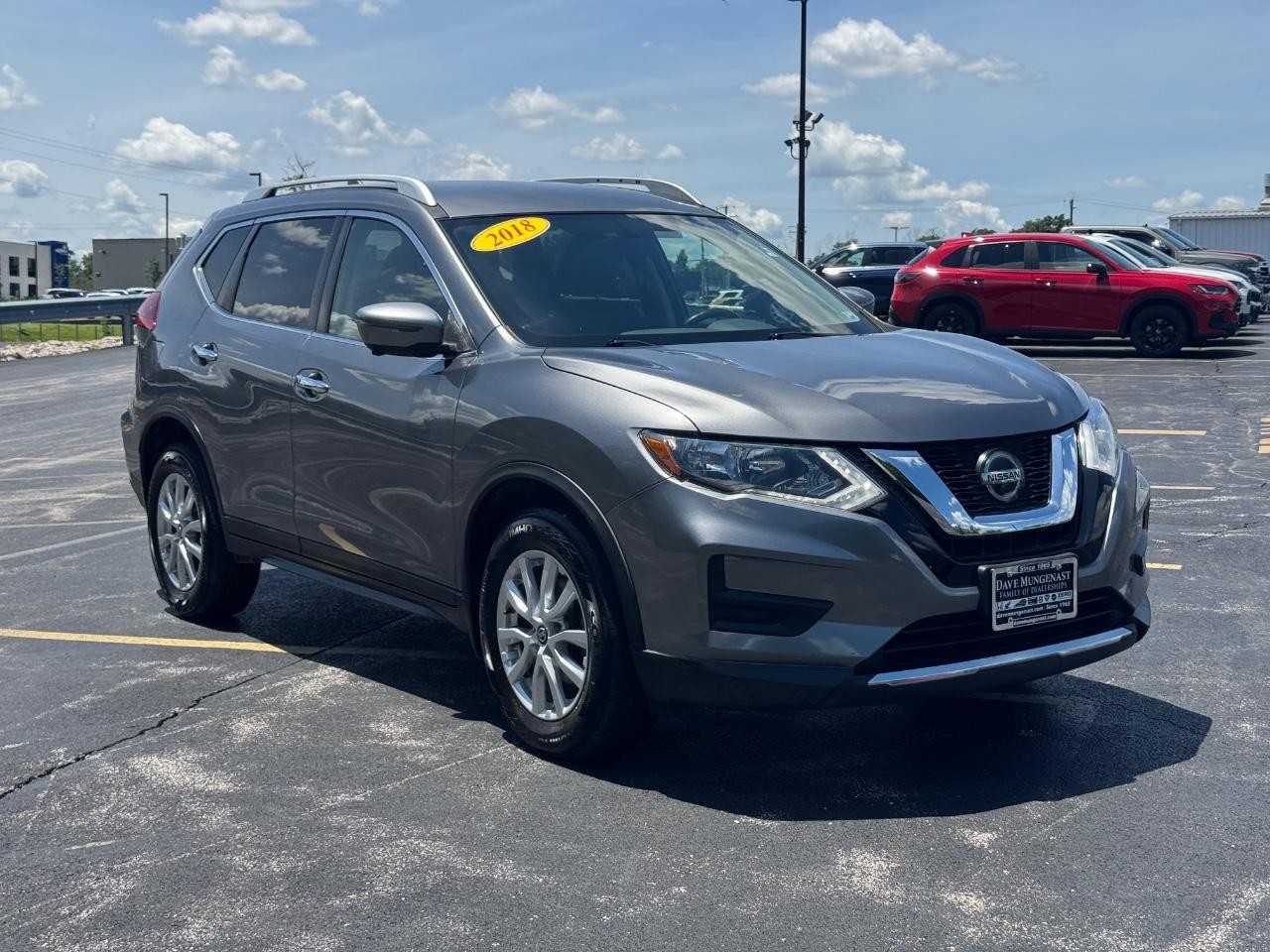 Nissan Rogue Vehicle Full-screen Gallery Image 02