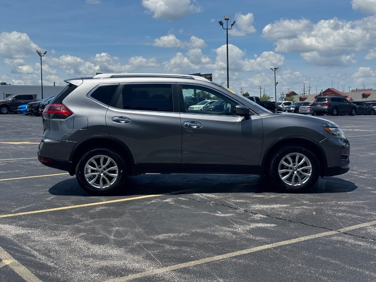 Nissan Rogue Vehicle Full-screen Gallery Image 03