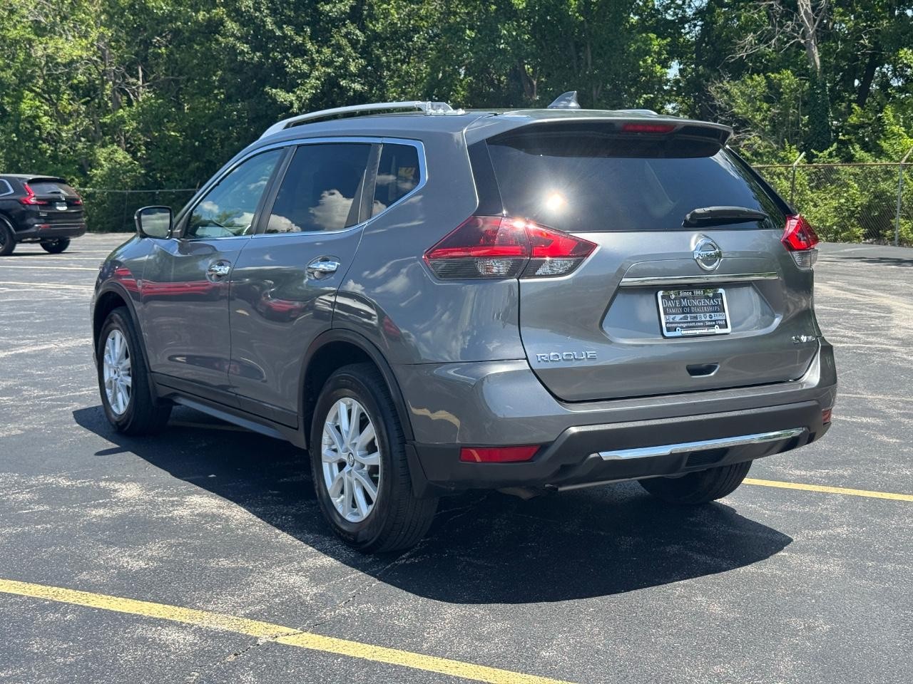 Nissan Rogue Vehicle Full-screen Gallery Image 07