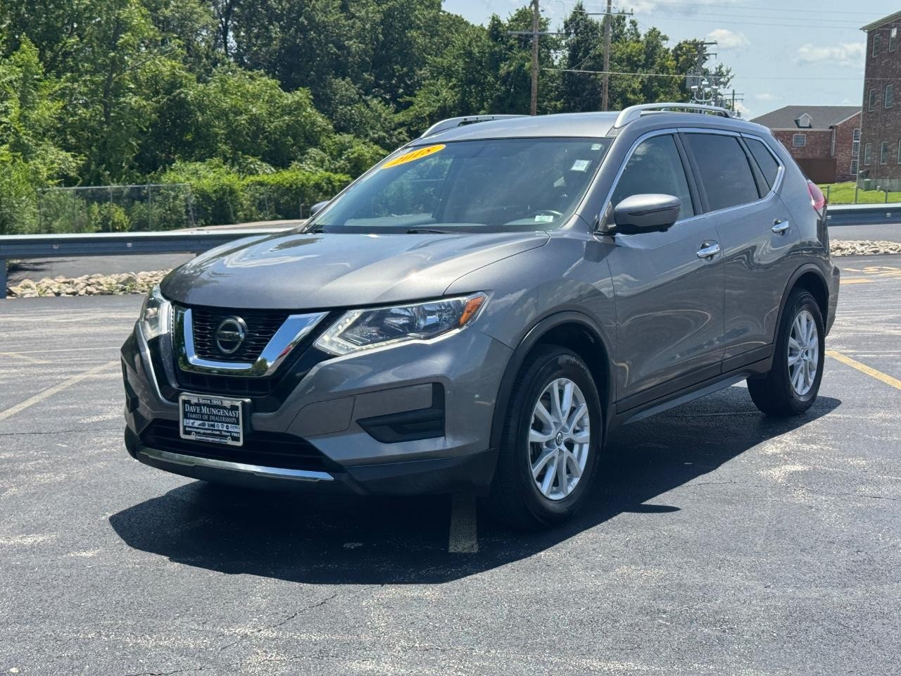 Nissan Rogue Vehicle Full-screen Gallery Image 09