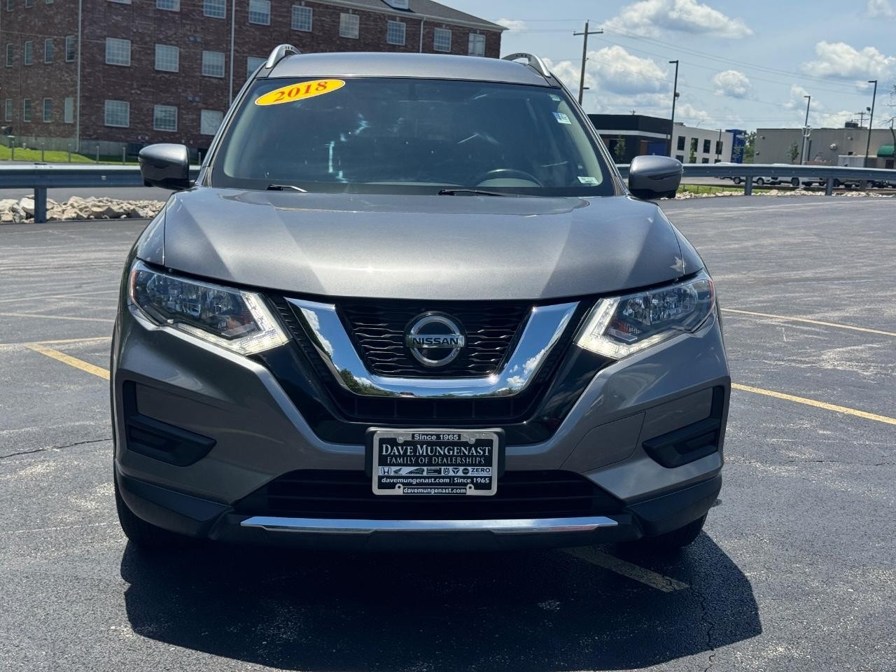 Nissan Rogue Vehicle Full-screen Gallery Image 10