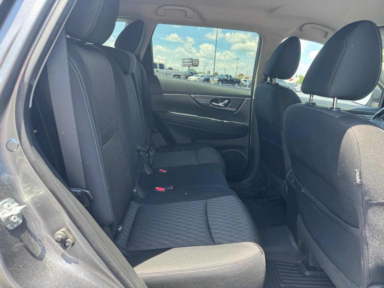 Nissan Rogue Vehicle Full-screen Gallery Image 11
