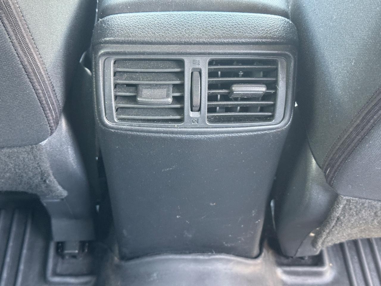 Nissan Rogue Vehicle Full-screen Gallery Image 16