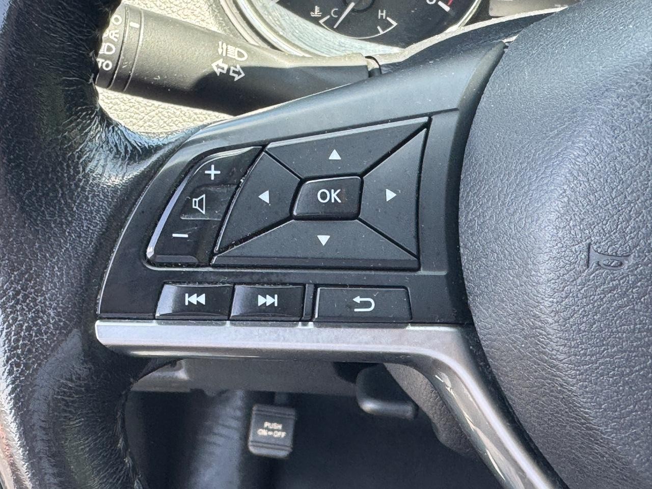 Nissan Rogue Vehicle Full-screen Gallery Image 20