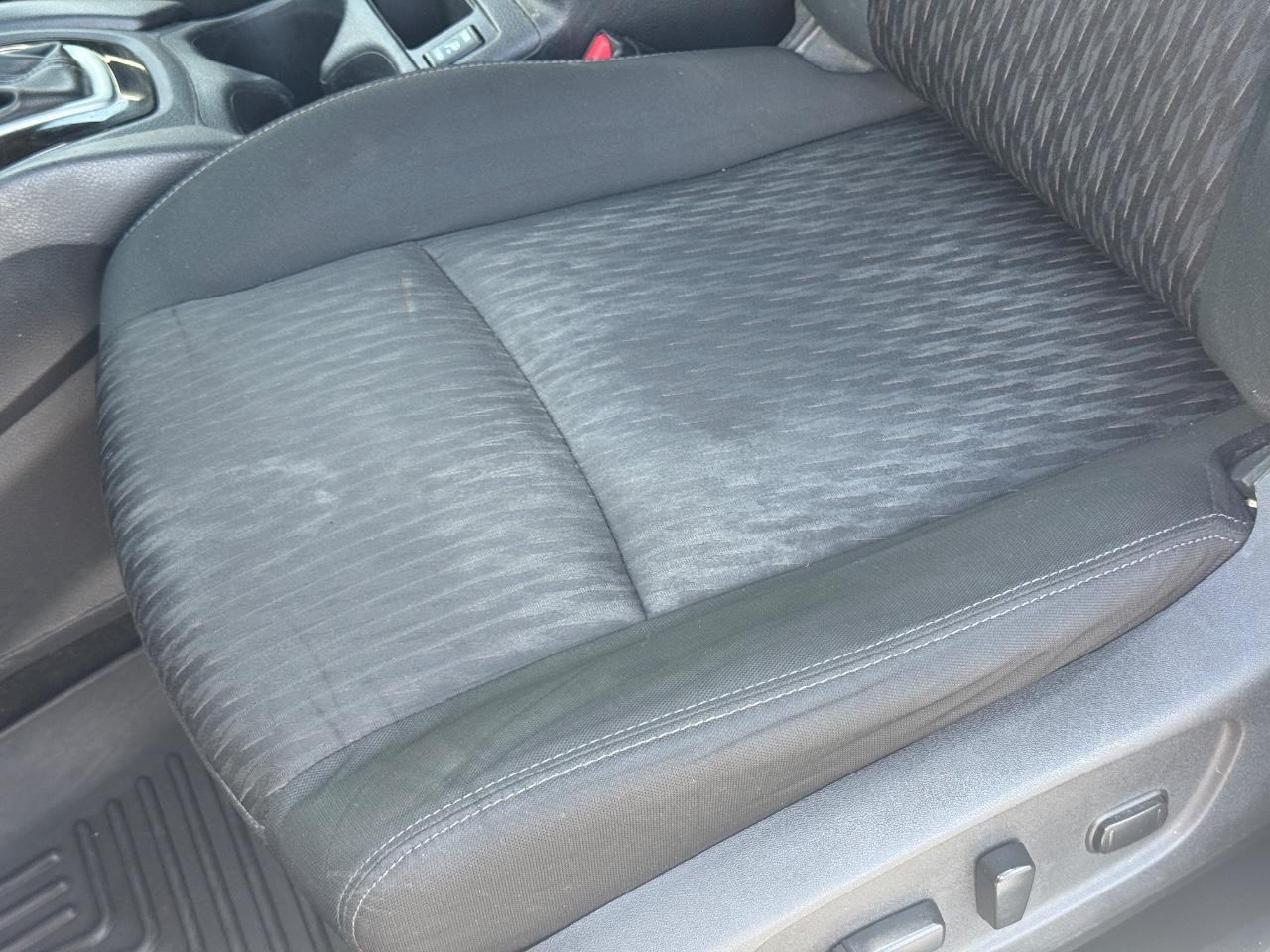 Nissan Rogue Vehicle Full-screen Gallery Image 26