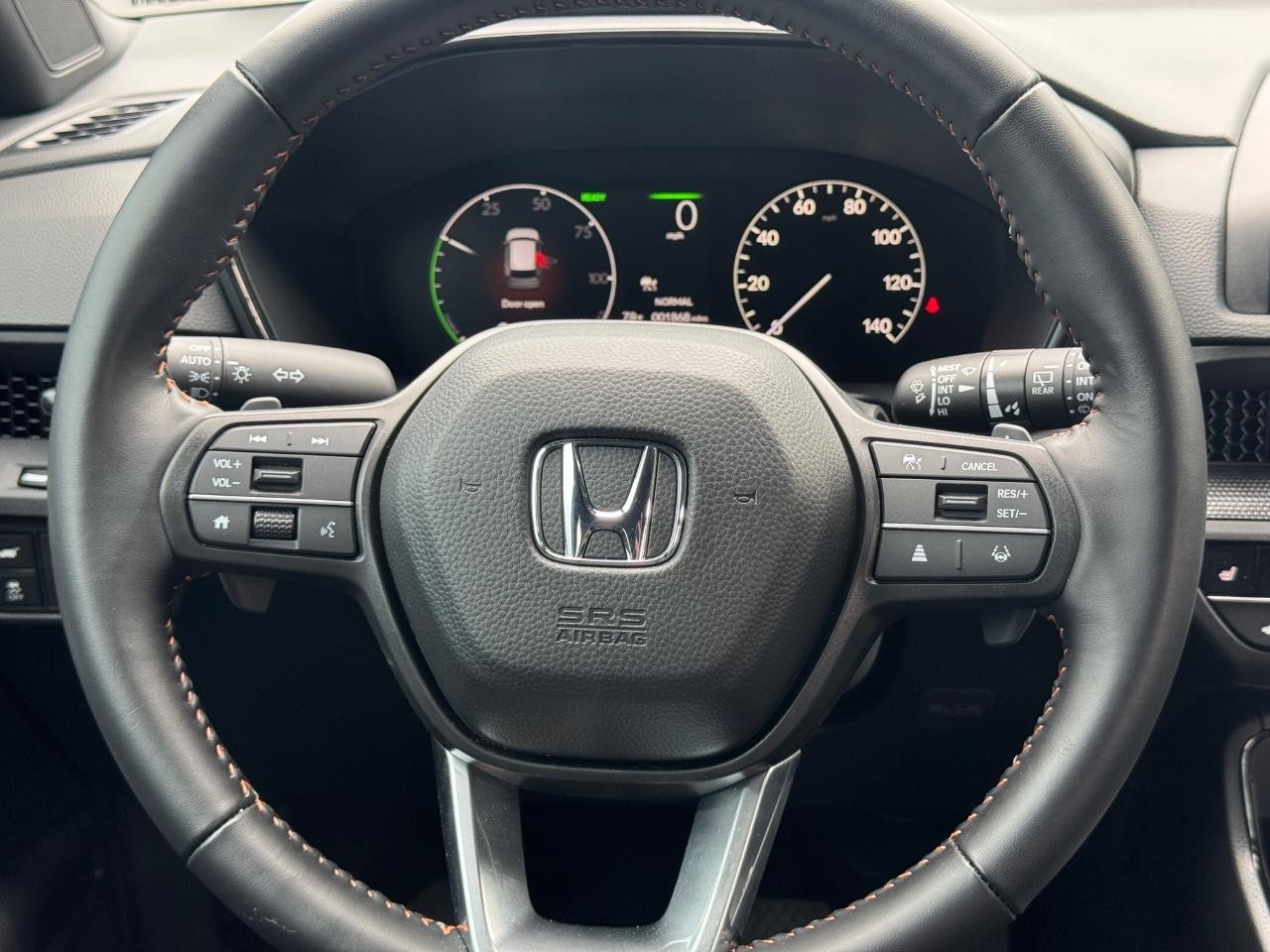 Honda CR-V Hybrid Vehicle Full-screen Gallery Image 13