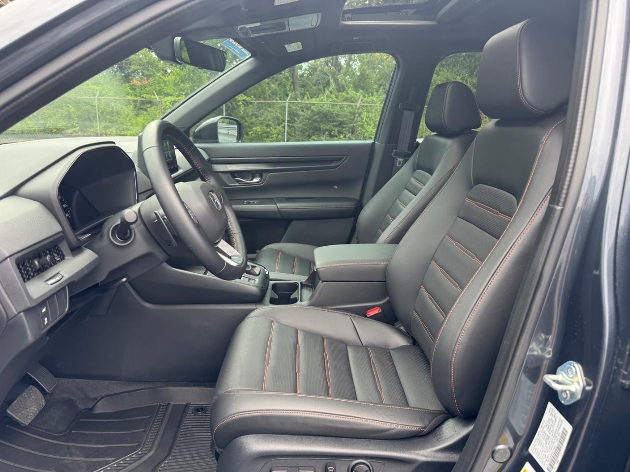 Honda CR-V Hybrid Vehicle Full-screen Gallery Image 19