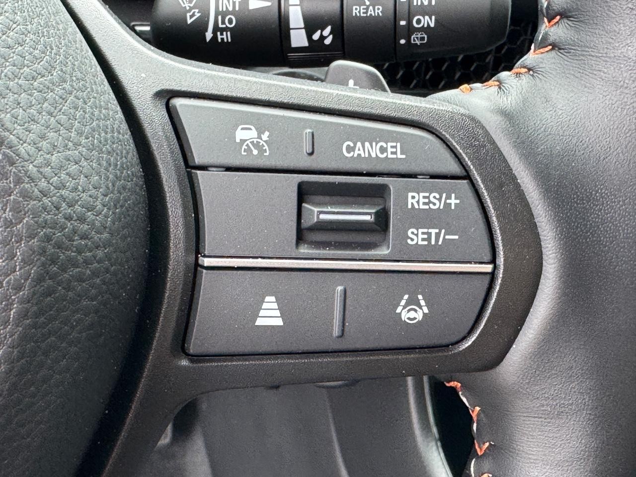 Honda CR-V Hybrid Vehicle Full-screen Gallery Image 23