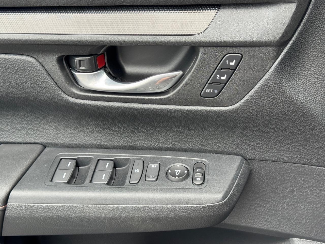 Honda CR-V Hybrid Vehicle Full-screen Gallery Image 26