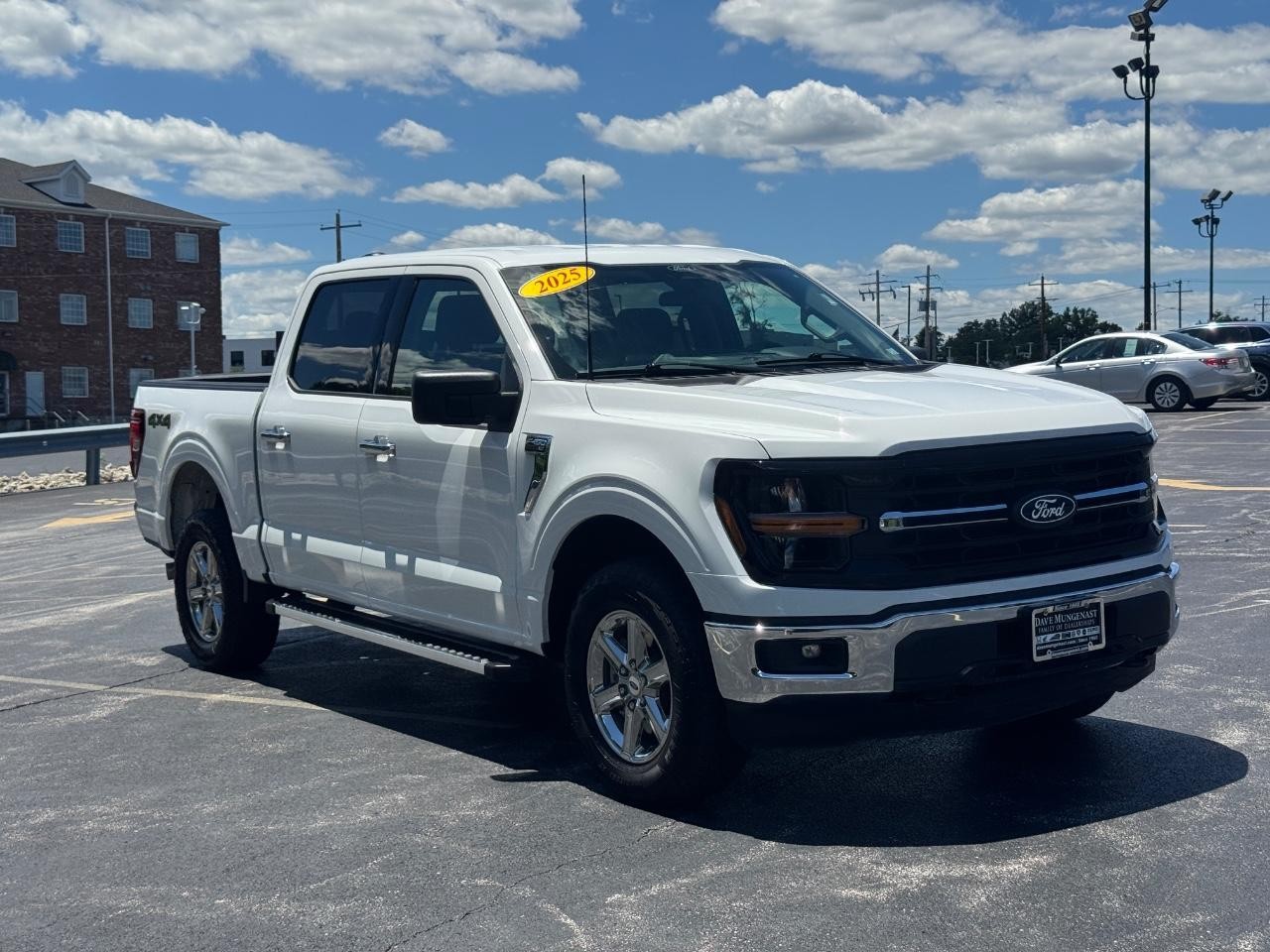 Ford F-150 Vehicle Full-screen Gallery Image 02