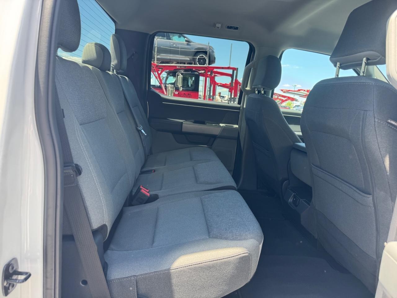 Ford F-150 Vehicle Full-screen Gallery Image 11