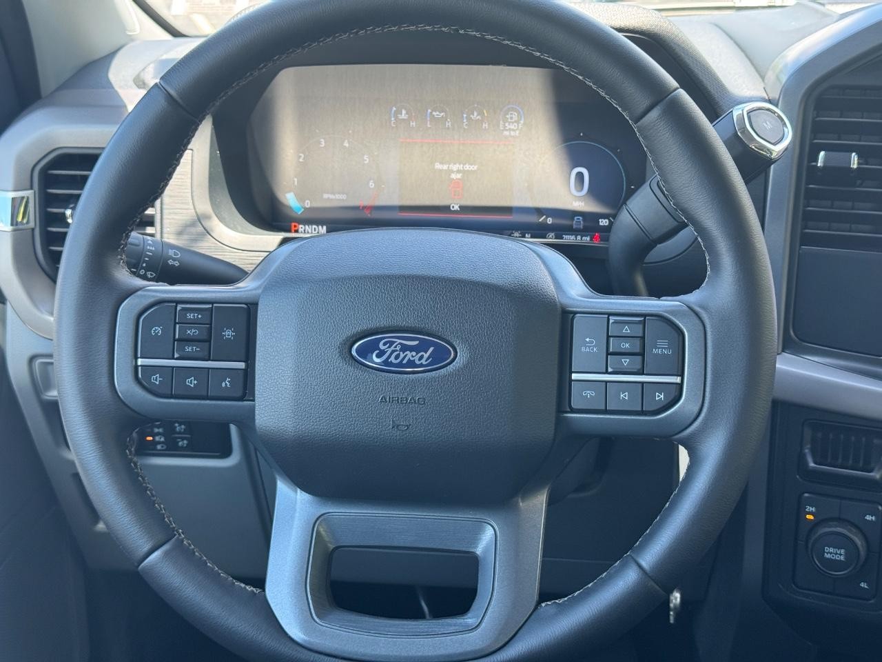 Ford F-150 Vehicle Full-screen Gallery Image 13