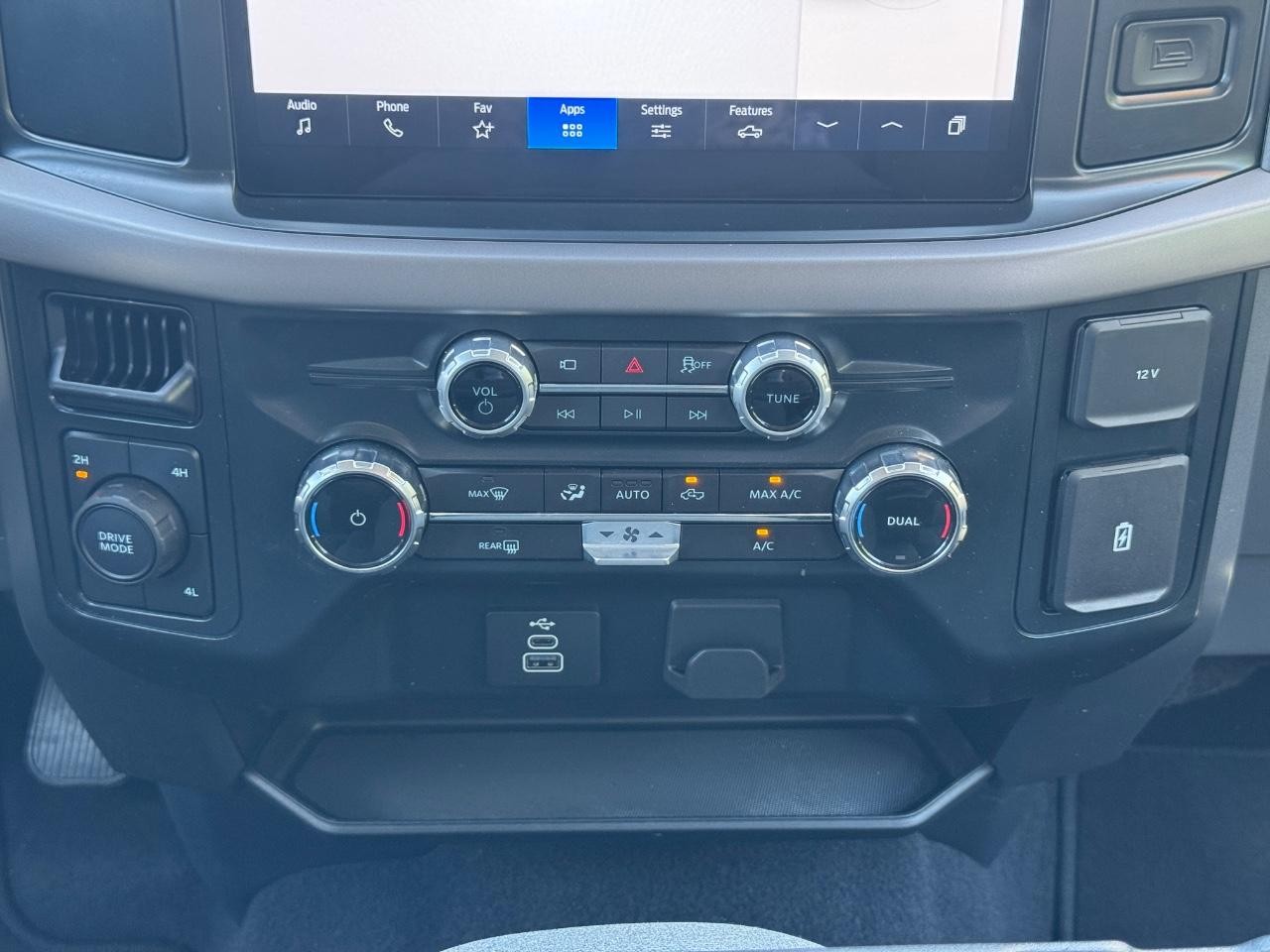 Ford F-150 Vehicle Full-screen Gallery Image 15