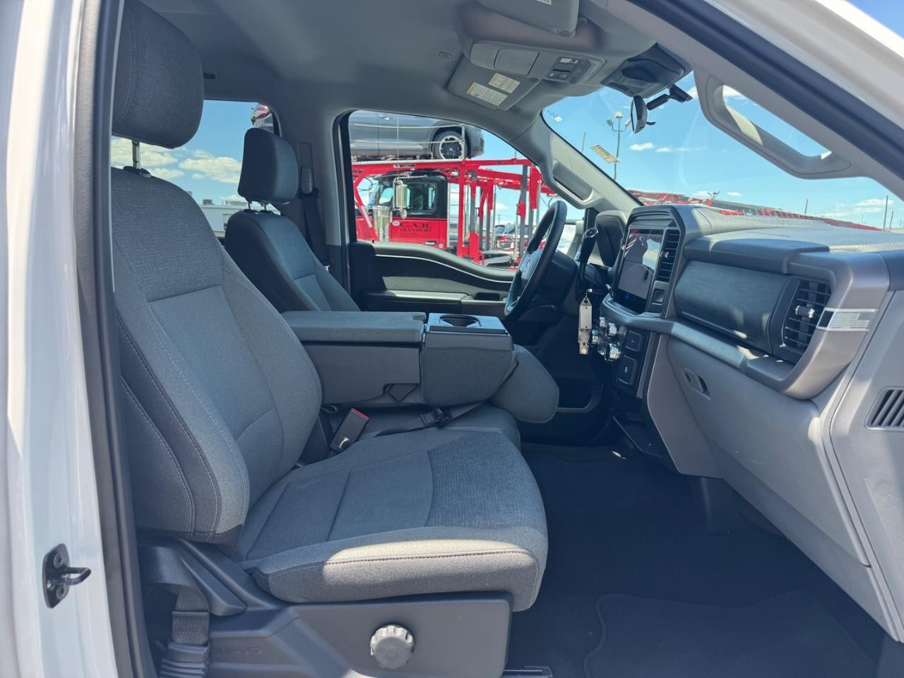 Ford F-150 Vehicle Full-screen Gallery Image 16