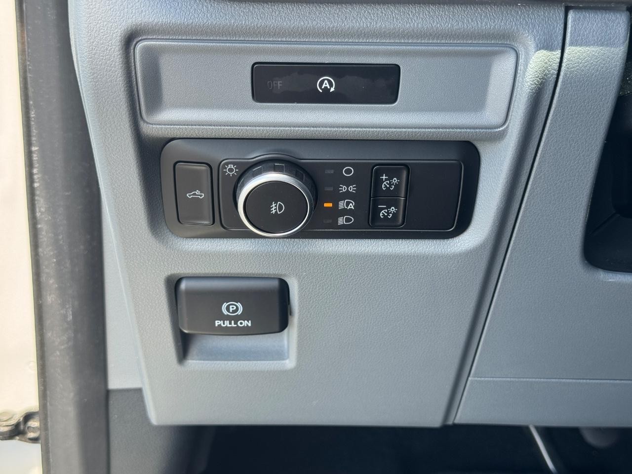 Ford F-150 Vehicle Full-screen Gallery Image 21