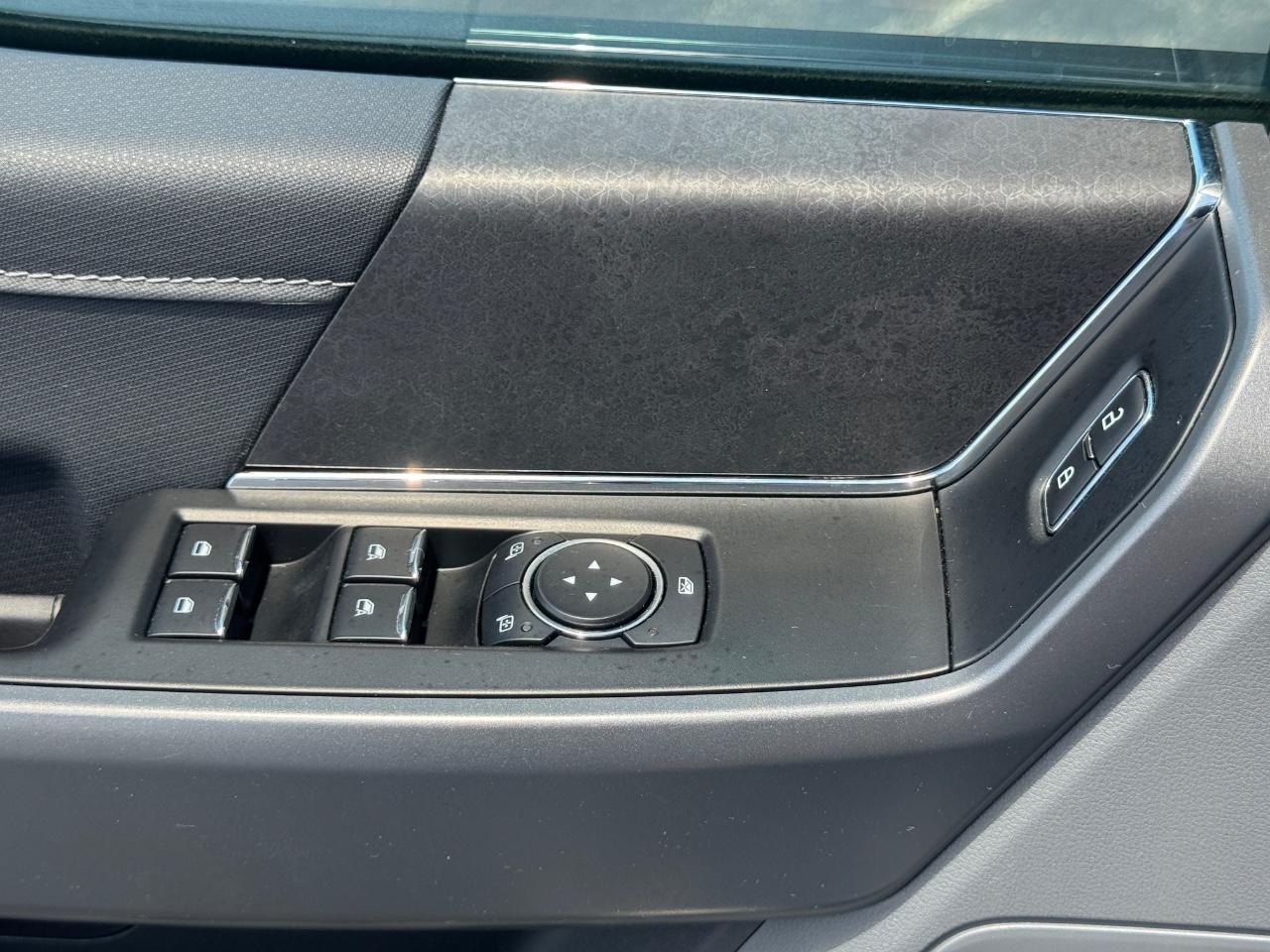 Ford F-150 Vehicle Full-screen Gallery Image 23