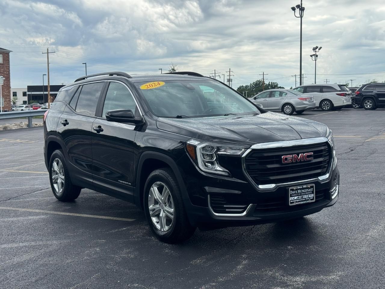 GMC Terrain Vehicle Full-screen Gallery Image 02