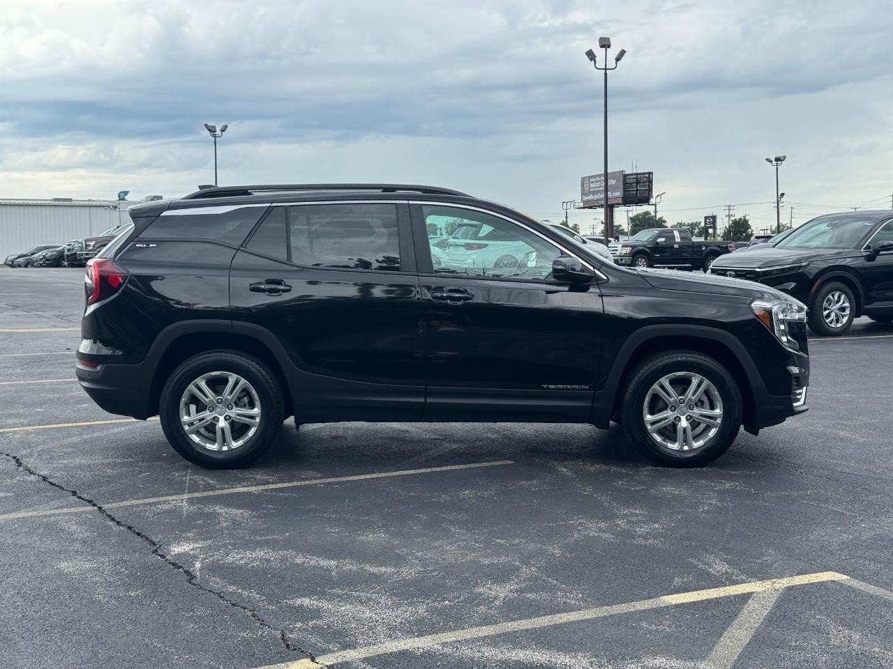 GMC Terrain Vehicle Full-screen Gallery Image 03