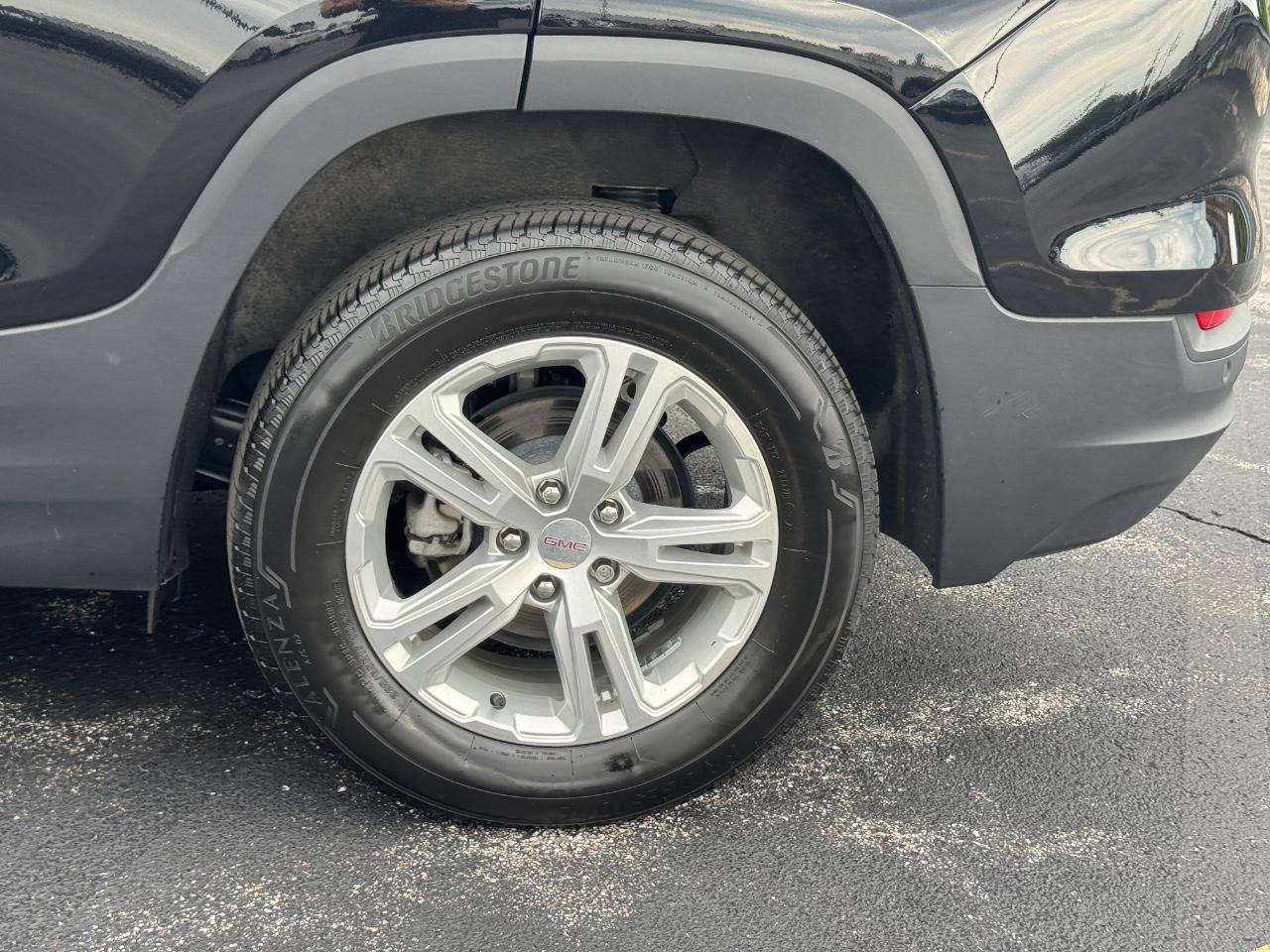 GMC Terrain Vehicle Full-screen Gallery Image 08