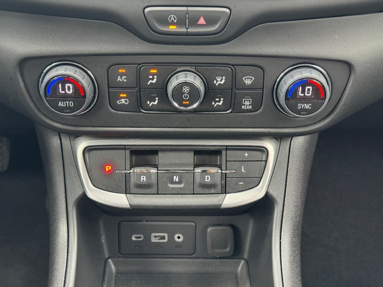 GMC Terrain Vehicle Full-screen Gallery Image 15