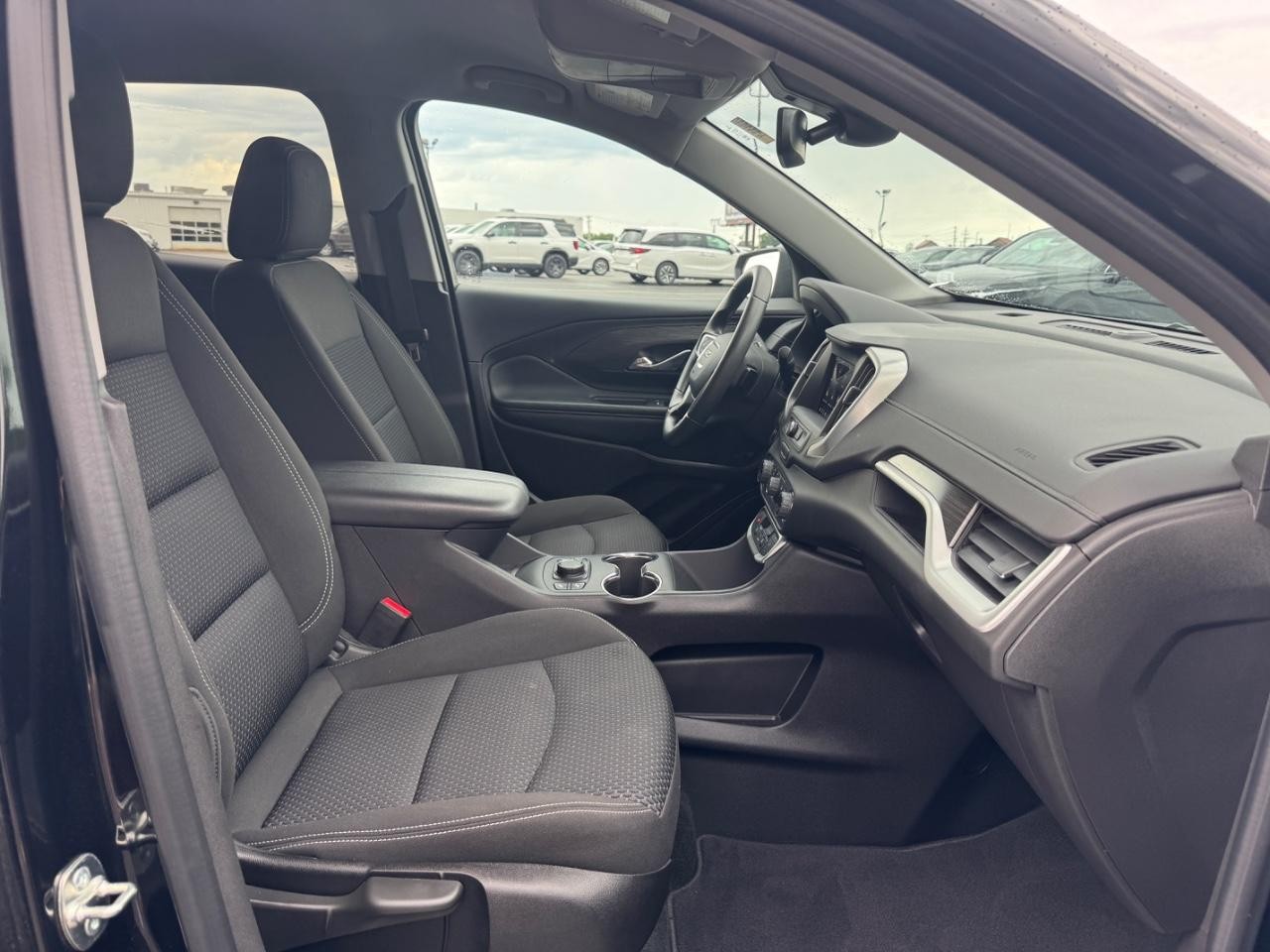 GMC Terrain Vehicle Full-screen Gallery Image 17