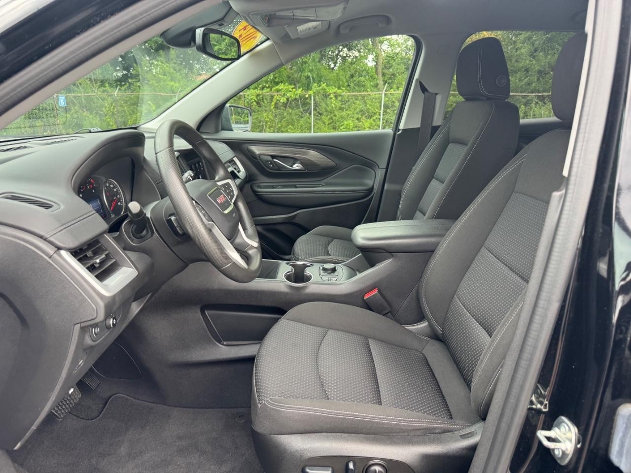 GMC Terrain Vehicle Full-screen Gallery Image 18
