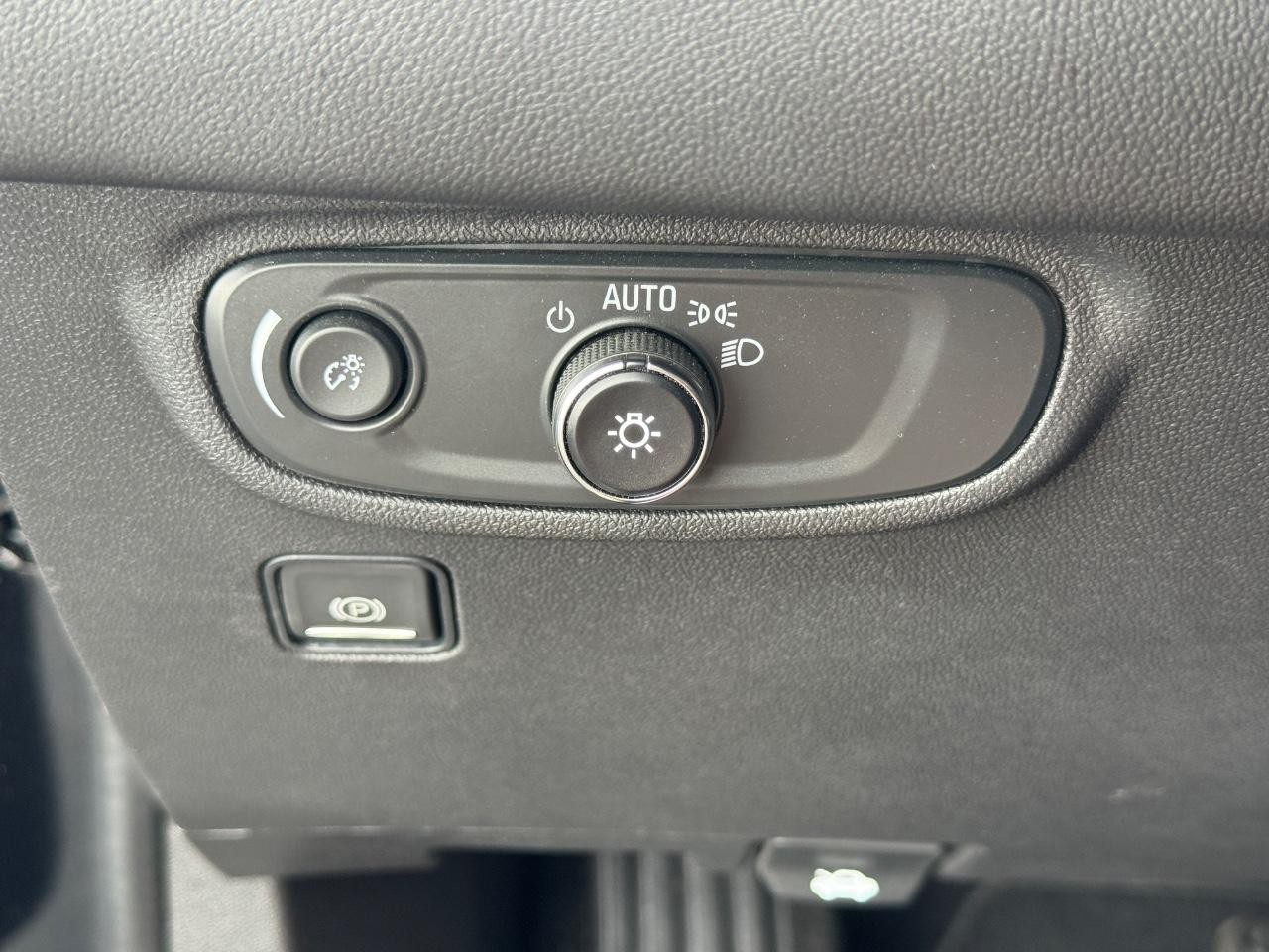 GMC Terrain Vehicle Full-screen Gallery Image 22