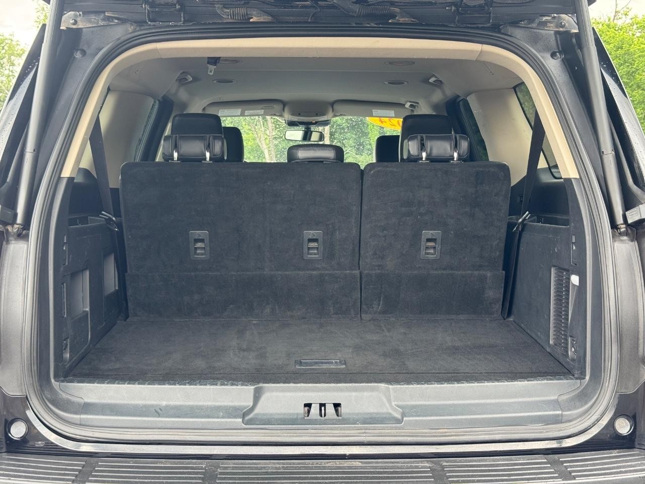 Ford Expedition Max Vehicle Full-screen Gallery Image 05