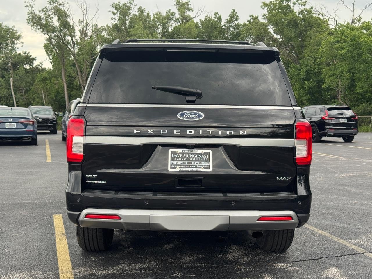 Ford Expedition Max Vehicle Full-screen Gallery Image 06