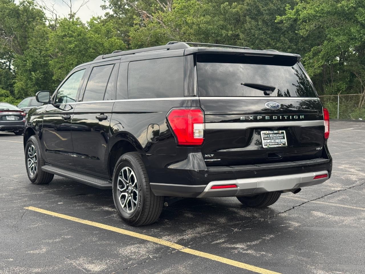 Ford Expedition Max Vehicle Full-screen Gallery Image 07