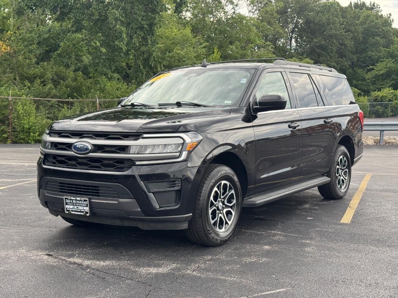 Ford Expedition Max Vehicle Full-screen Gallery Image 09