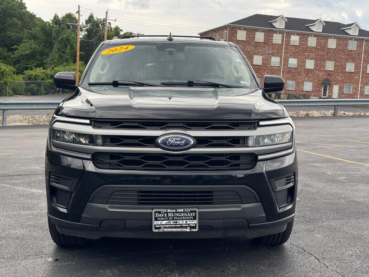 Ford Expedition Max Vehicle Full-screen Gallery Image 10