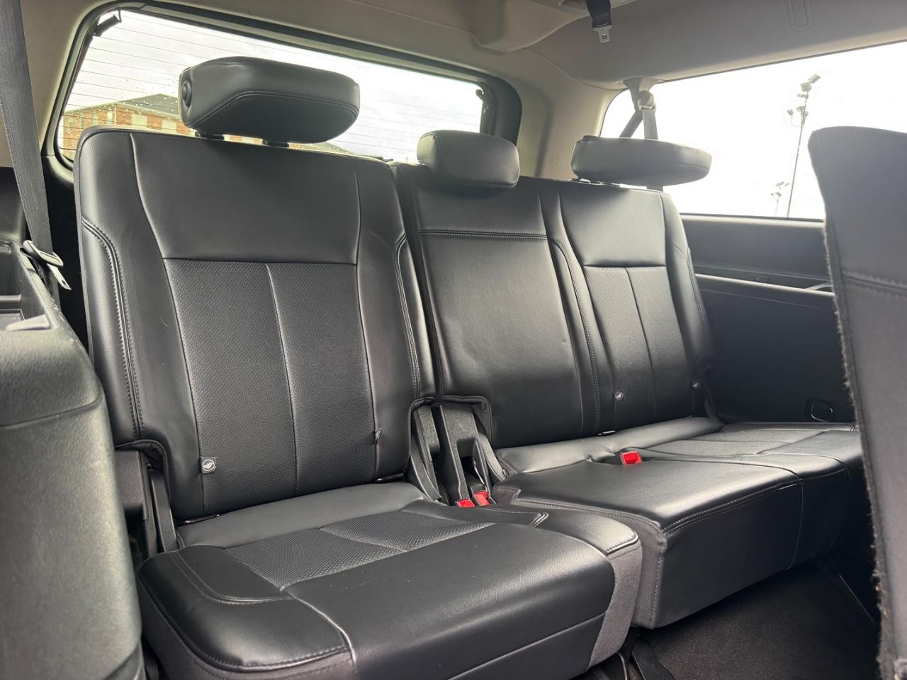 Ford Expedition Max Vehicle Full-screen Gallery Image 12