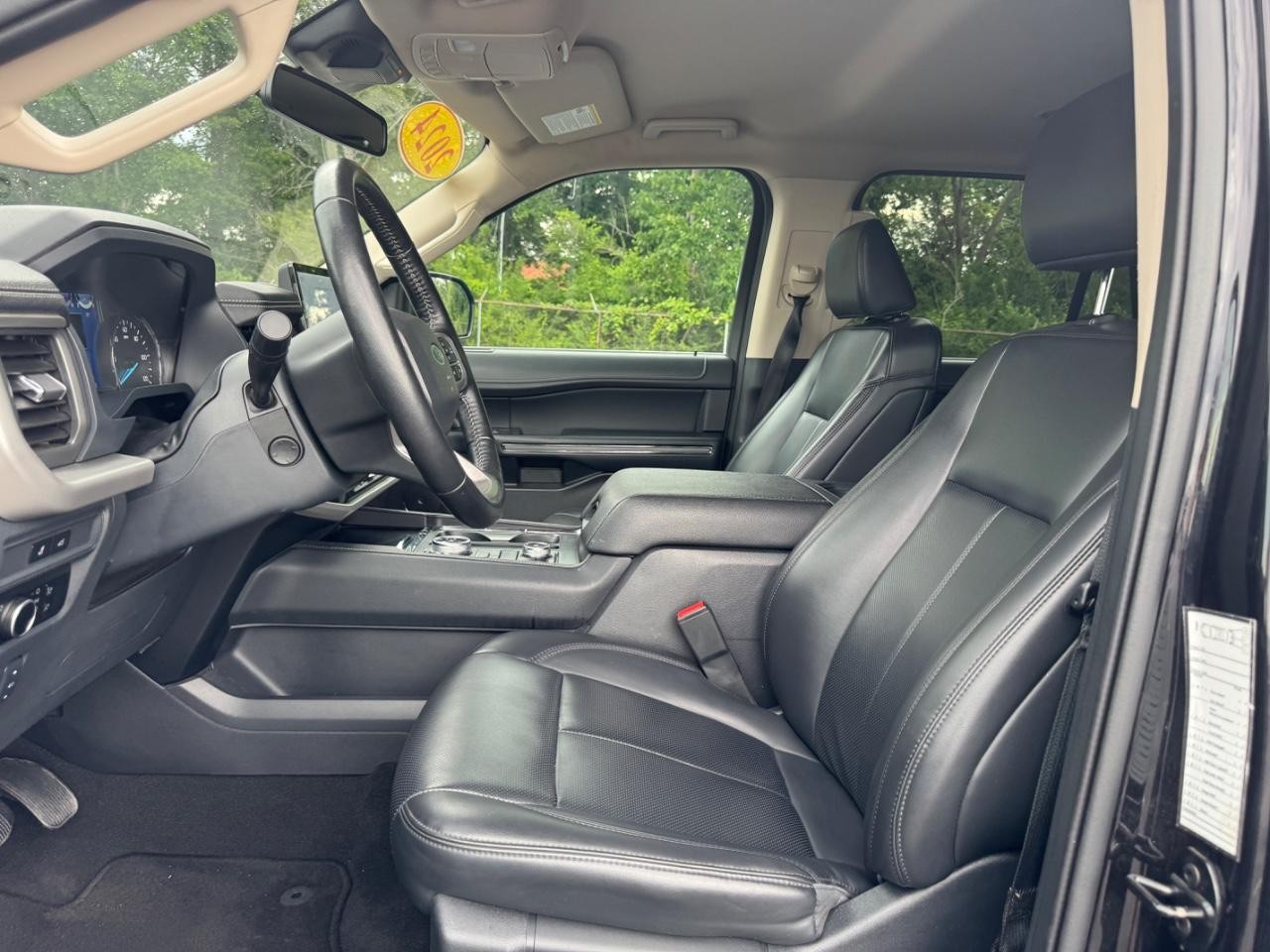 Ford Expedition Max Vehicle Full-screen Gallery Image 20