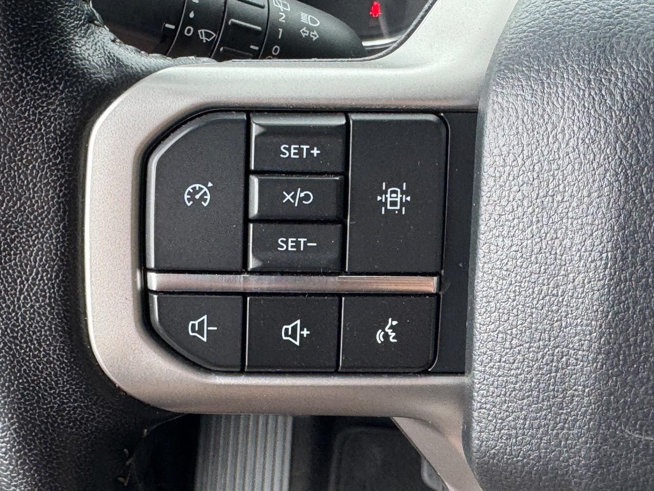 Ford Expedition Max Vehicle Full-screen Gallery Image 22