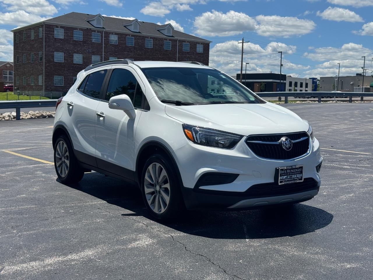 Buick Encore Vehicle Full-screen Gallery Image 02