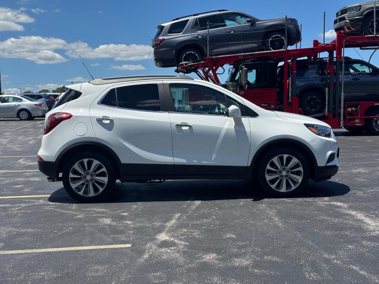 Buick Encore Vehicle Full-screen Gallery Image 03