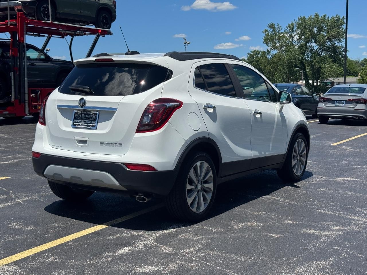 Buick Encore Vehicle Full-screen Gallery Image 04
