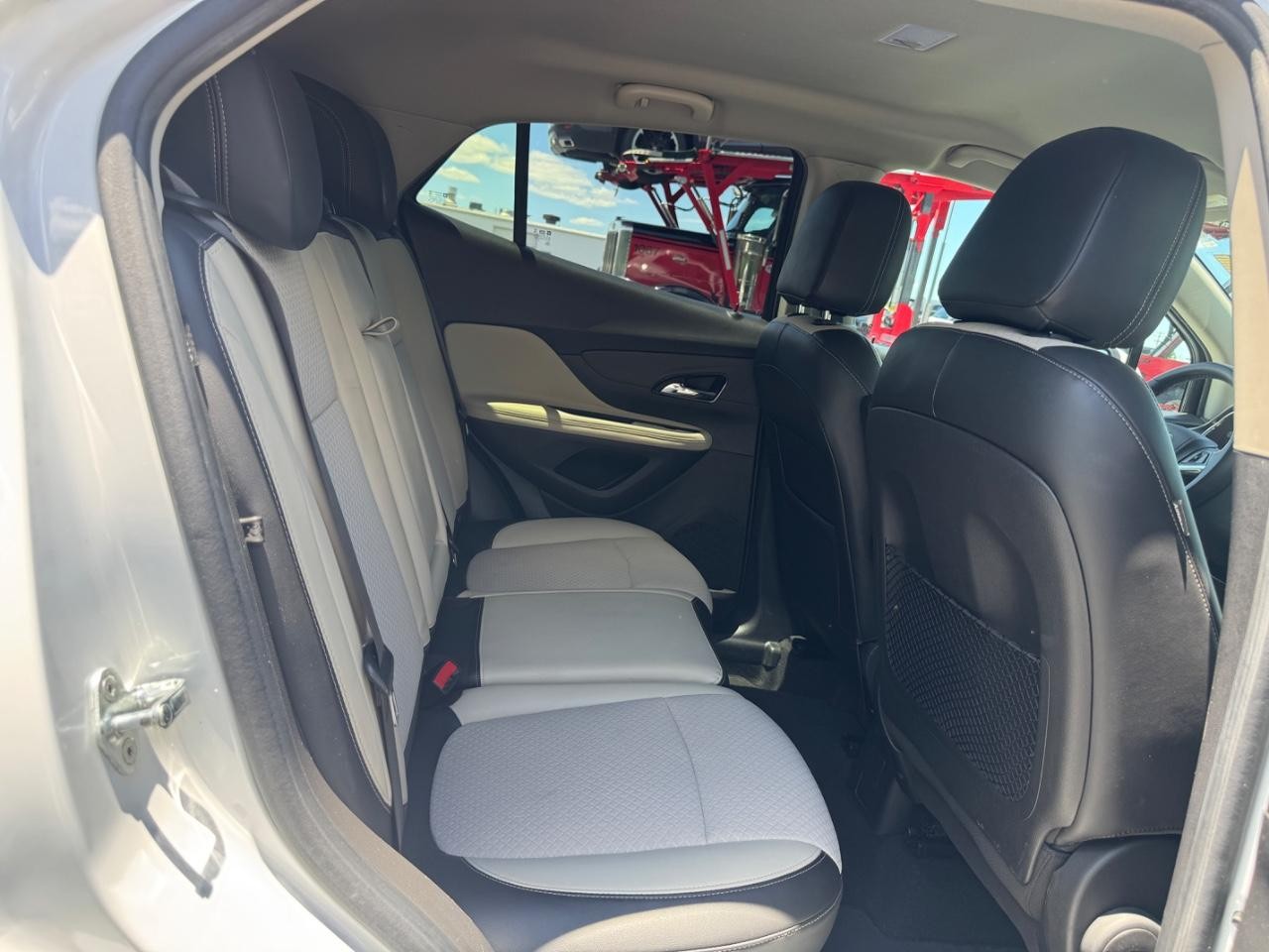 Buick Encore Vehicle Full-screen Gallery Image 11