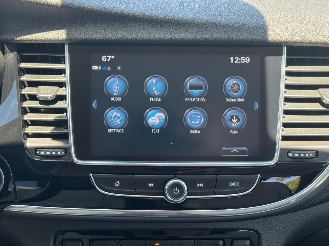Buick Encore Vehicle Full-screen Gallery Image 14