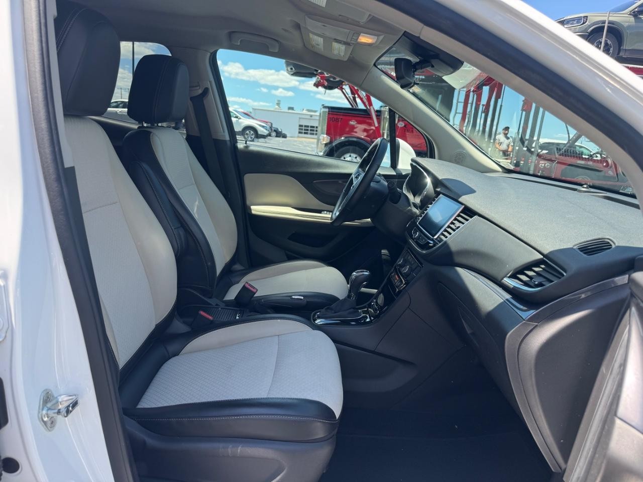 Buick Encore Vehicle Full-screen Gallery Image 17