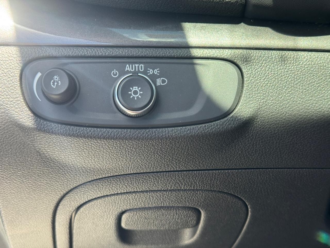 Buick Encore Vehicle Full-screen Gallery Image 22