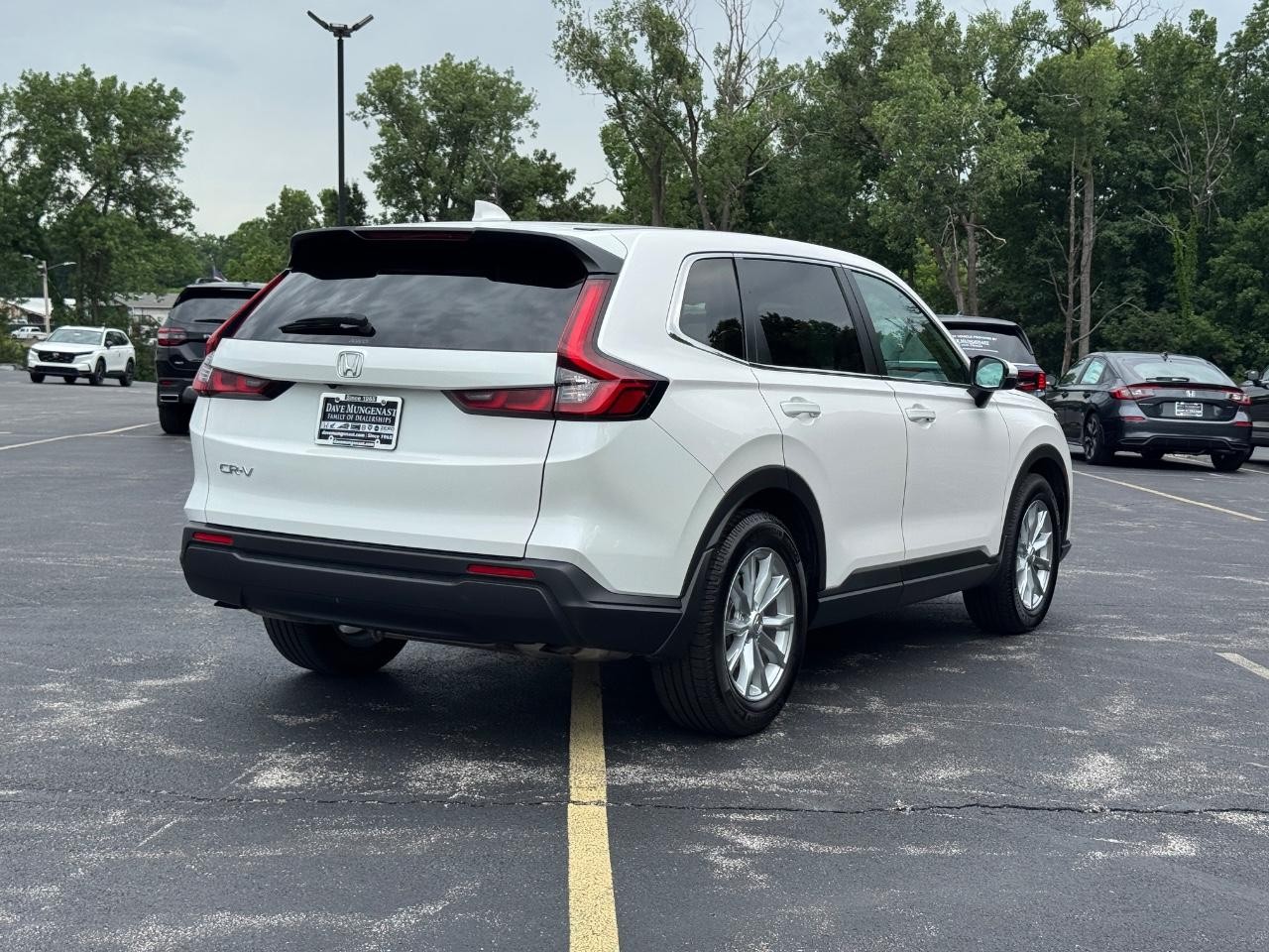 Honda CR-V Vehicle Full-screen Gallery Image 04