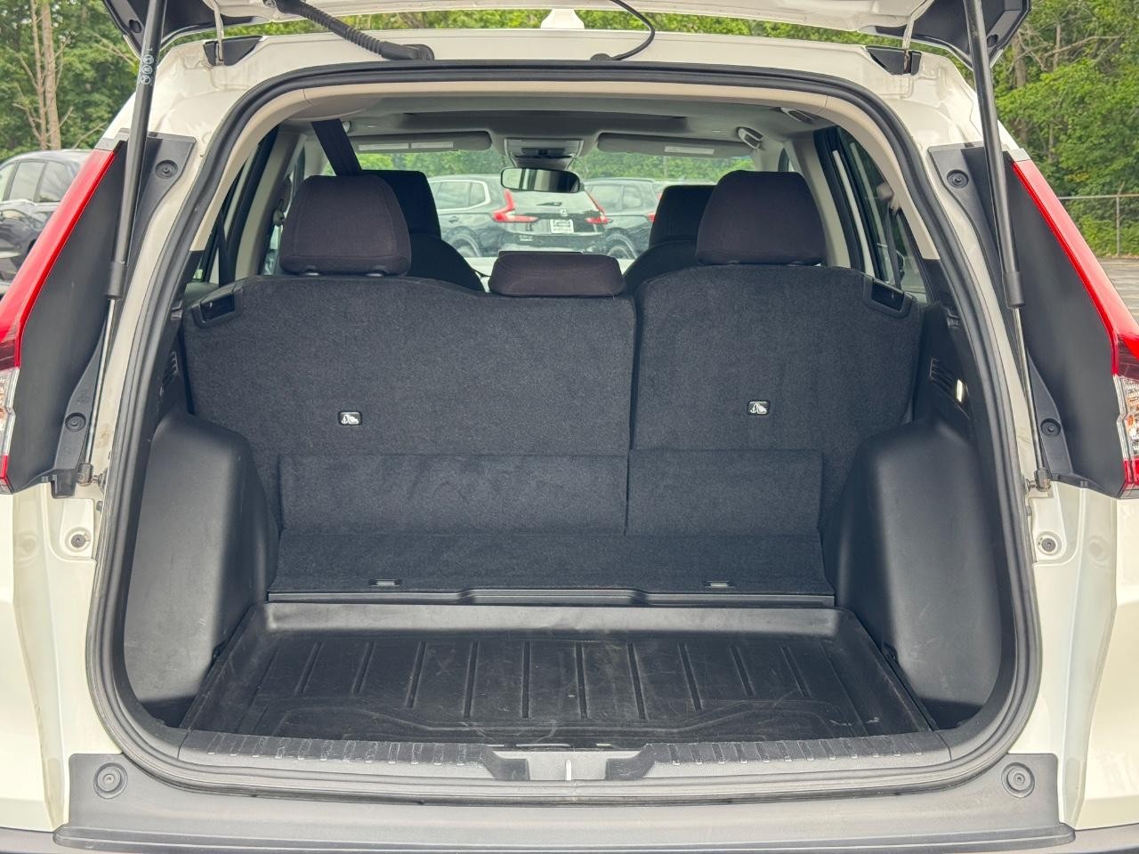 Honda CR-V Vehicle Full-screen Gallery Image 05